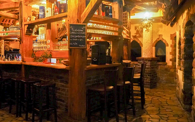 Blick in die Q-Alm Bar des Sieben Welten Hotel & Spa Resort