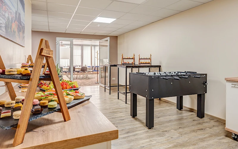 Für die kreative Pause im Seminarraum im Hotel Wilna: ein Kicker und leckere Seminarverpflegung