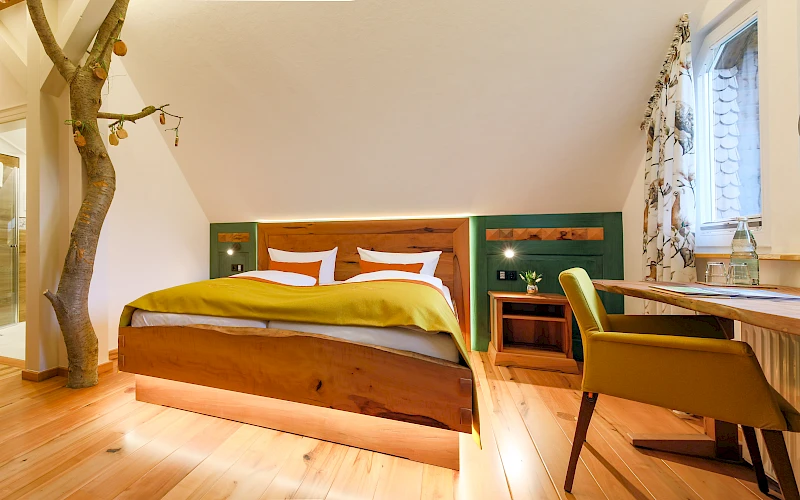 Blick in das Baumwipfelzimmer in der Hessenmühle