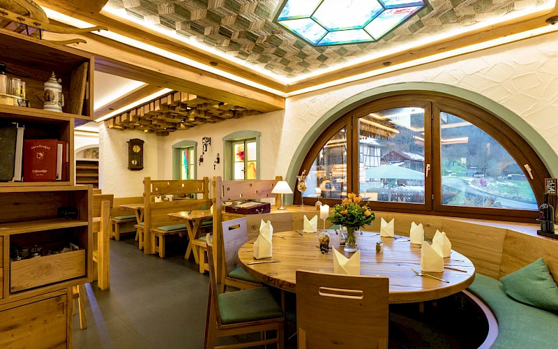 Blick ins gemütliche Restaurant des Landgasthofs Hessenmühle
