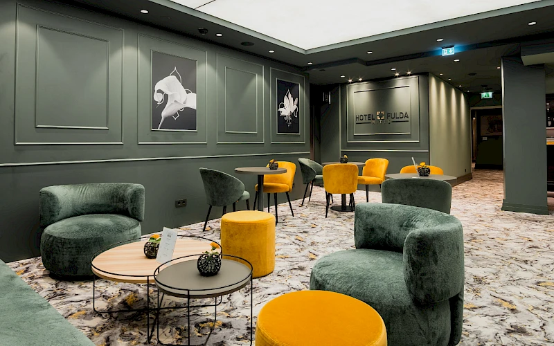 Blick in die moderne Hotelbar des Hotel Fulda Mitte